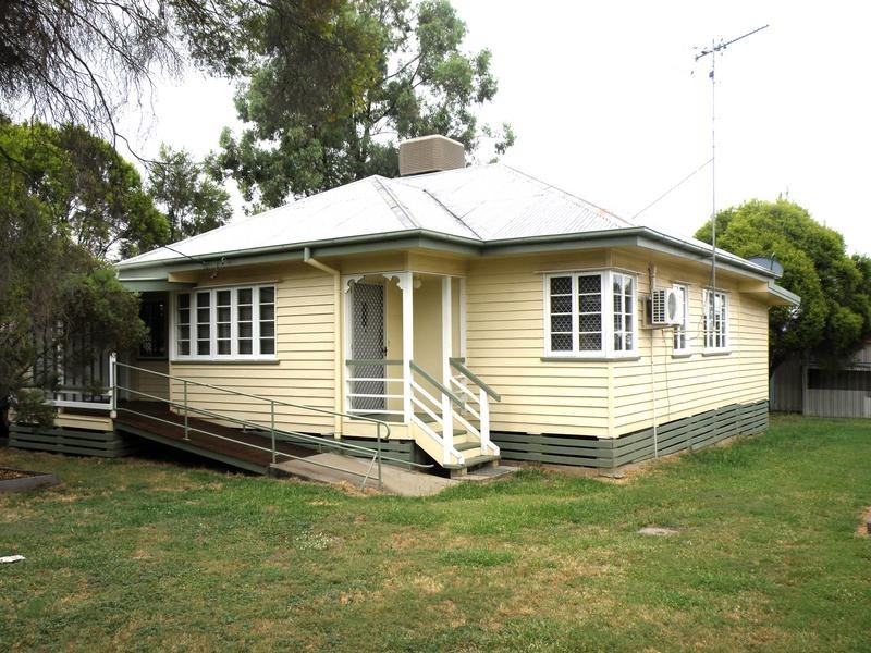 93 Kroombit Street, Biloela QLD 4715