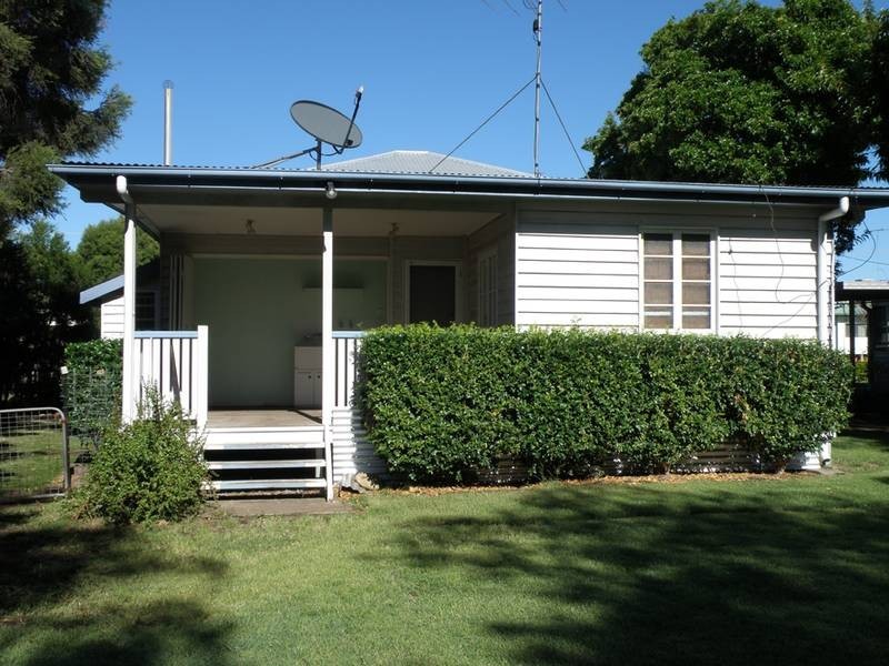 4 Kroombit Street, Biloela QLD 4715