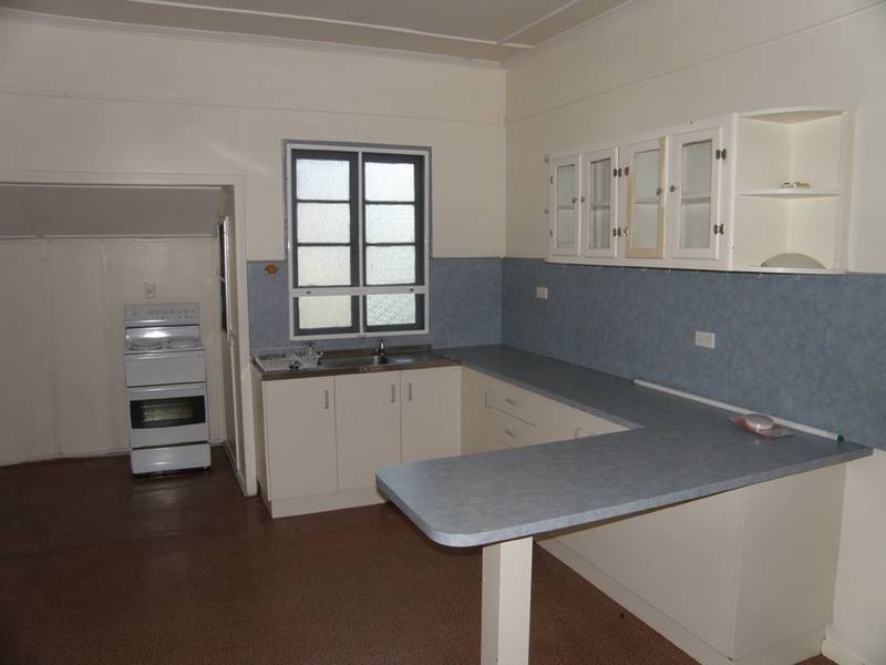 4 Kroombit Street, Biloela QLD 4715