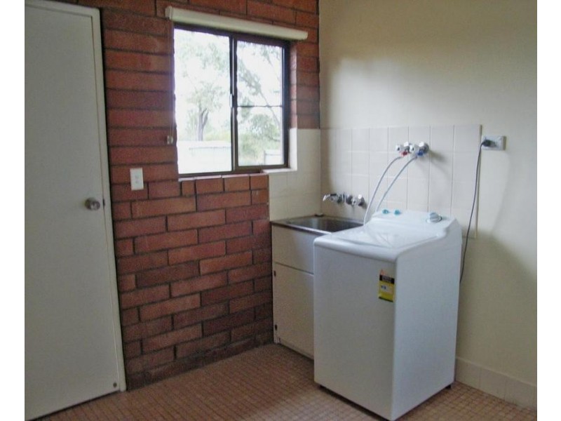 2/20 Lawrence, Biloela QLD 4715