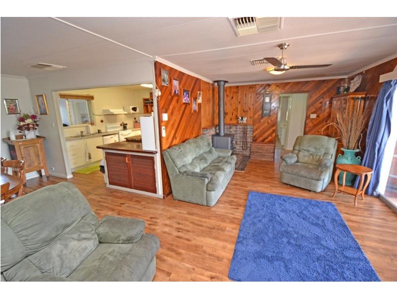 111 Kroombit Street, Biloela QLD 4715