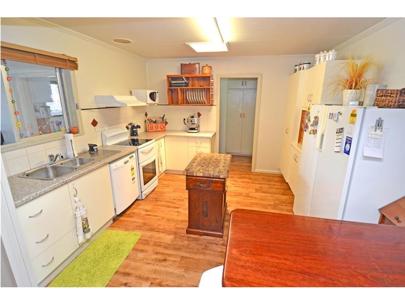 111 Kroombit Street, Biloela QLD 4715