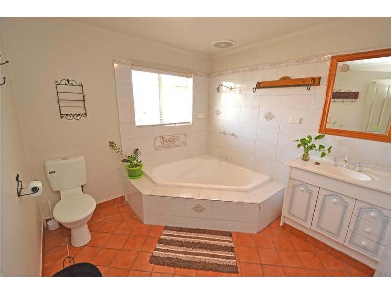 111 Kroombit Street, Biloela QLD 4715