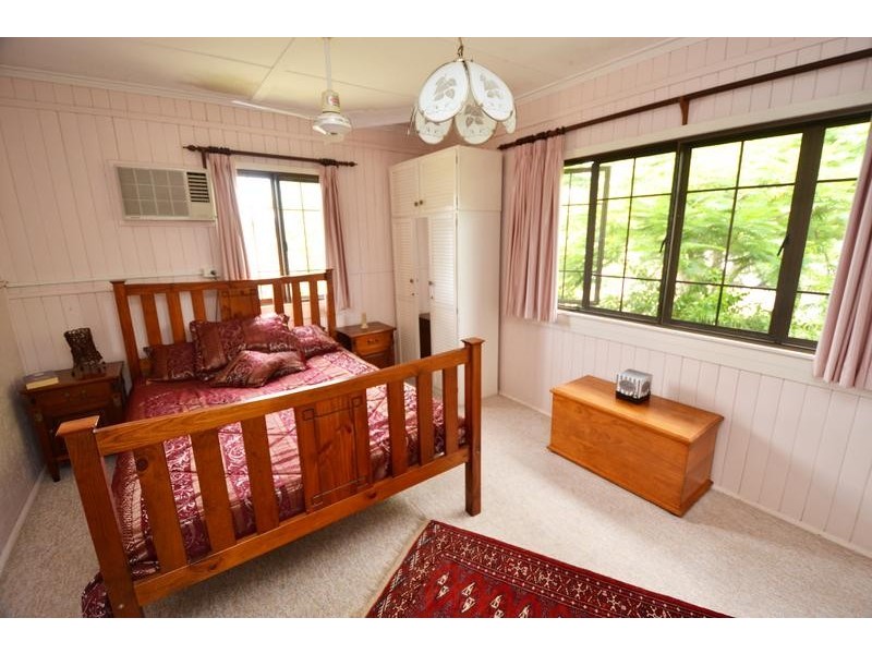 18 Kariboe Street, Biloela QLD 4715