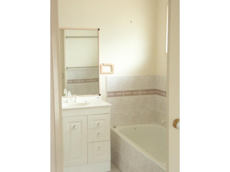 4 Earlsfield St, Biloela QLD 4715