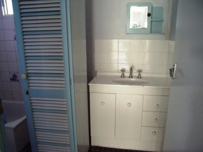 1/16 Benn, Biloela QLD 4715