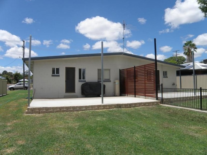 2/16 Lawrence Street, Biloela QLD 4715