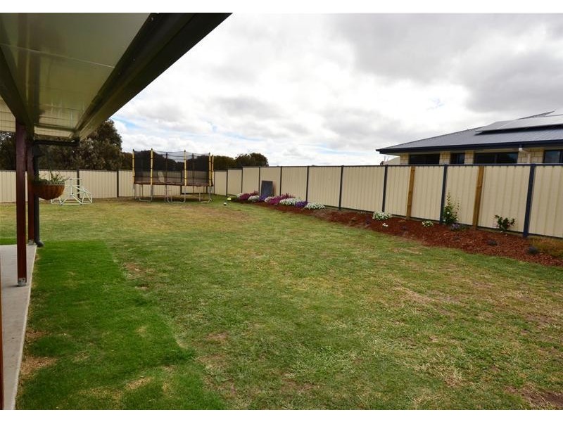24 Earlsfield Street, Biloela QLD 4715