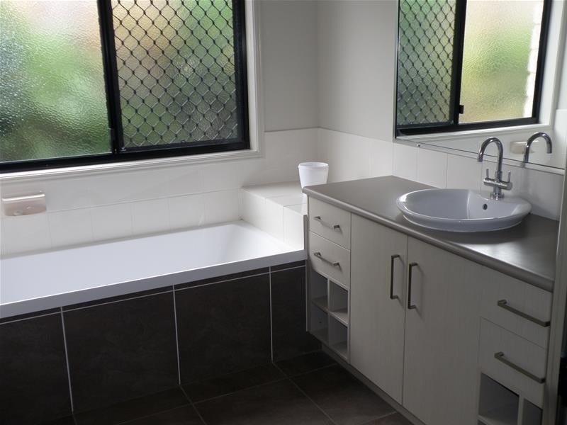 6 Valley View Drive, Biloela QLD 4715