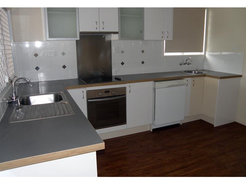 2/128 Kroombit Street, Biloela QLD 4715