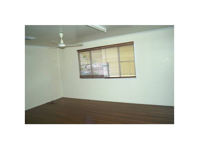 4 Burnham Street, Moura QLD 4718