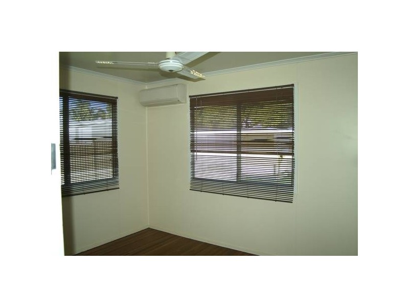 4 Burnham Street, Moura QLD 4718