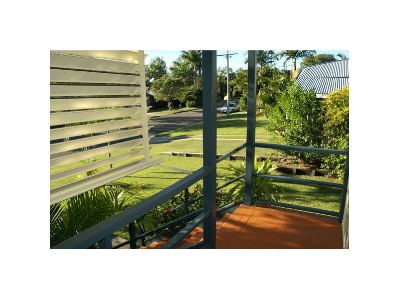 4 Burnham Street, Moura QLD 4718