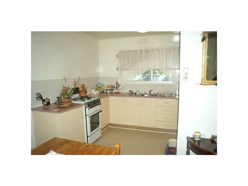 6 Castle, Biloela QLD 4715