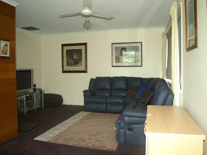 3 Beak Place, Biloela QLD 4715