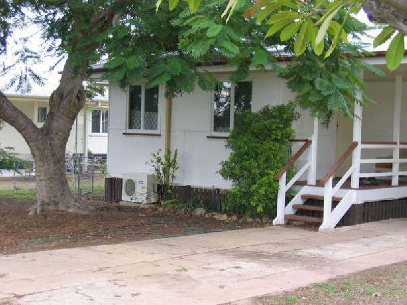 16 Knaggs Street, Moura QLD 4718