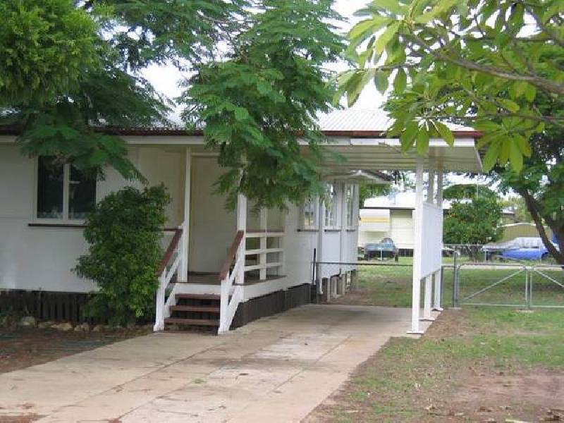 16 Knaggs Street, Moura QLD 4718
