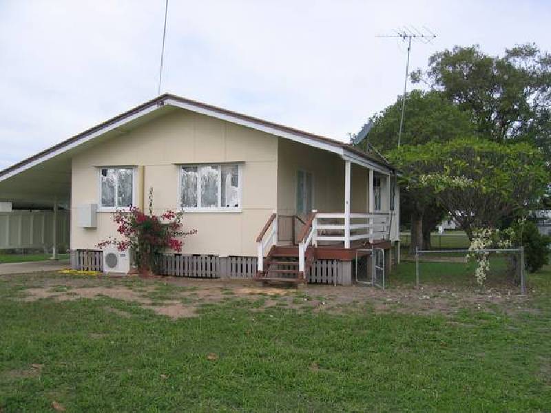 6 Knaggs Street, Moura QLD 4718