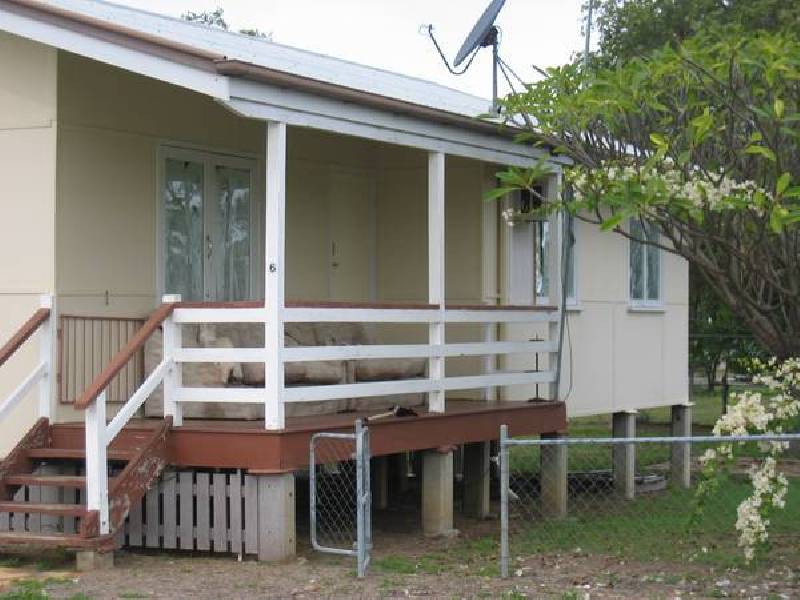 6 Knaggs Street, Moura QLD 4718