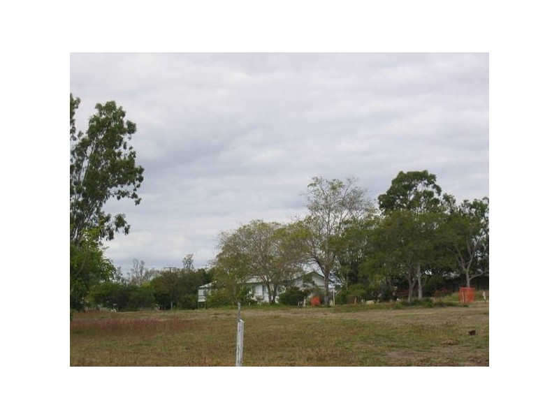 15 Elliott Street, Moura QLD 4718