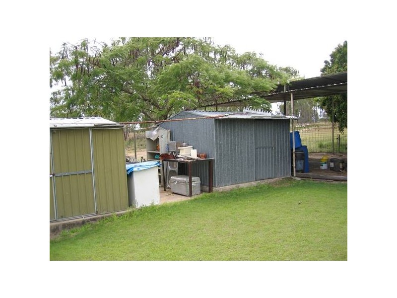 3 Burnham Street, Moura QLD 4718