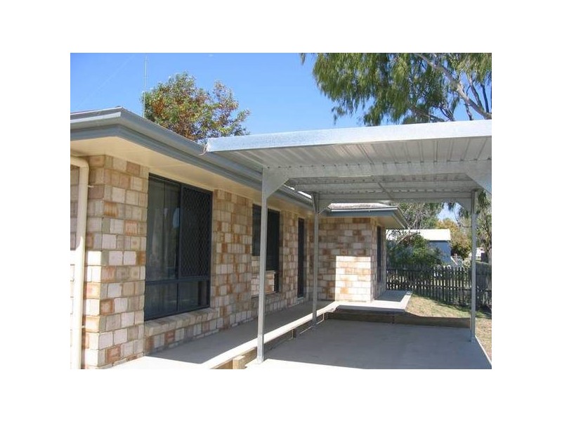 2/23 Gilchrist Street, Moura QLD 4718