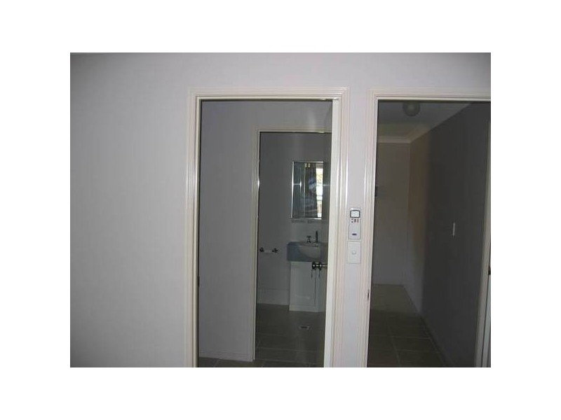 2/23 Gilchrist Street, Moura QLD 4718