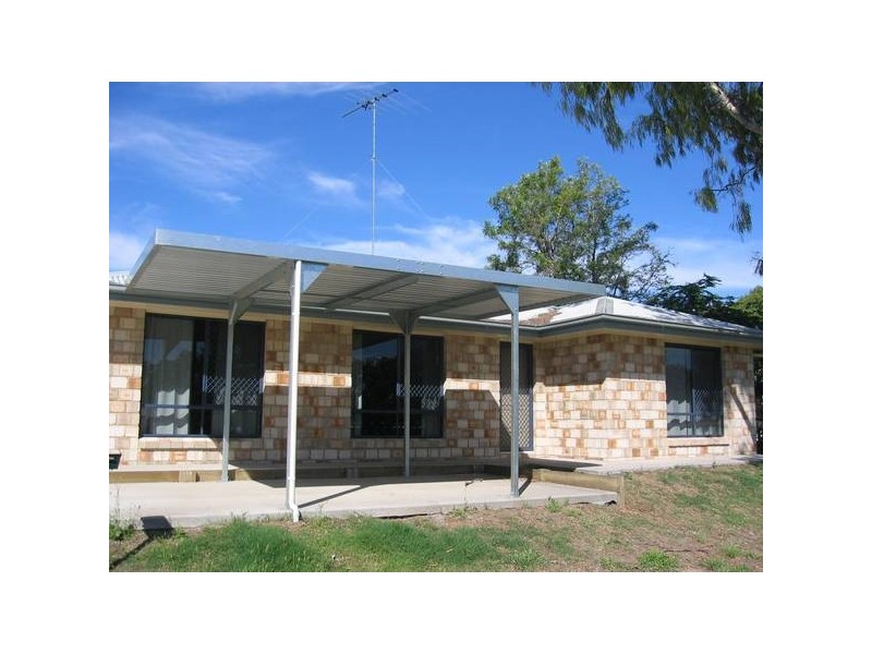 1 & 2/23 Gilchrist St, Moura QLD 4718