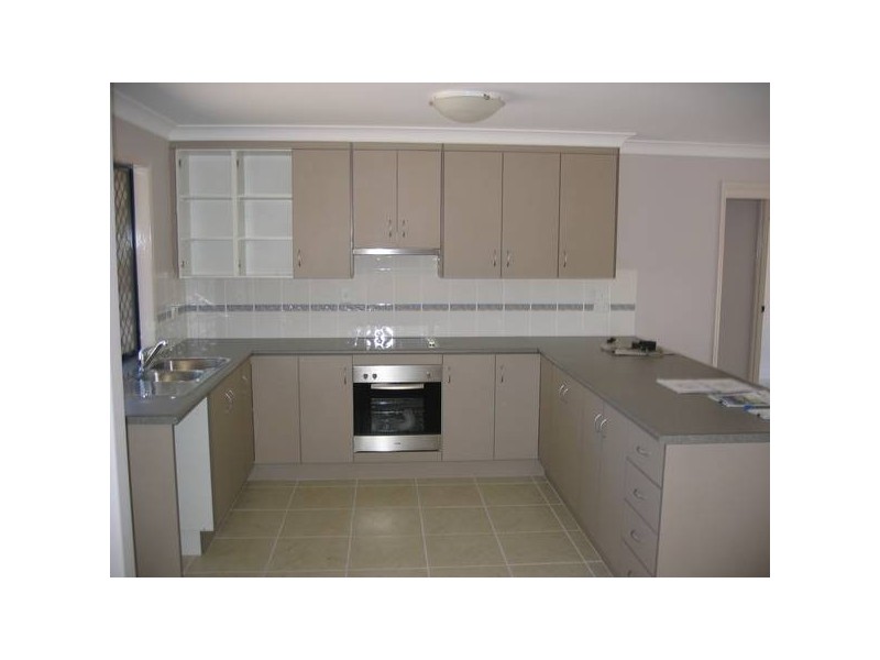 1 & 2/23 Gilchrist St, Moura QLD 4718