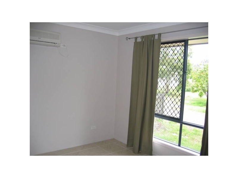 1 & 2/23 Gilchrist St, Moura QLD 4718