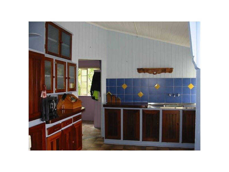 5 Sixth Ave, Theodore QLD 4719