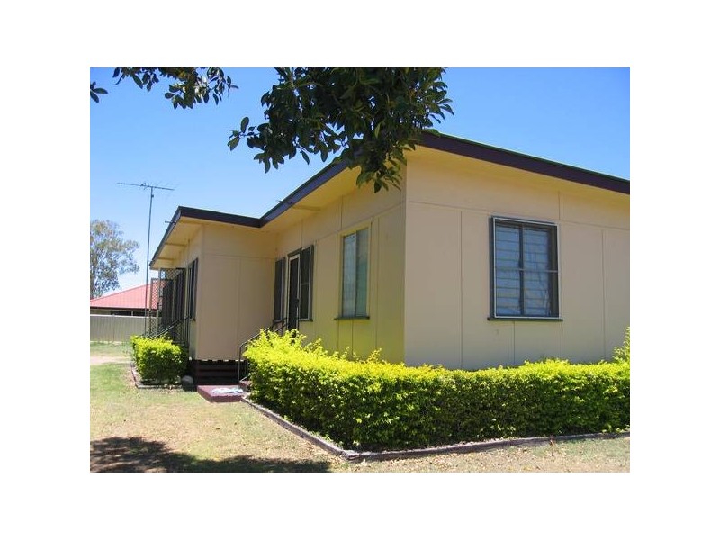 76 Dawson Hwy, Moura QLD 4718