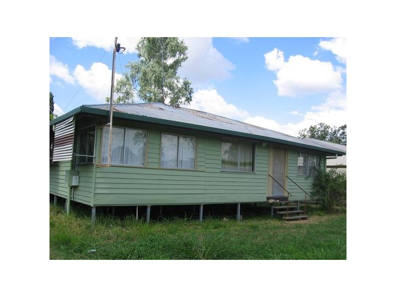 8 Seventh Avenue, Theodore QLD 4719