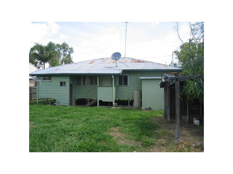 8 Seventh Avenue, Theodore QLD 4719