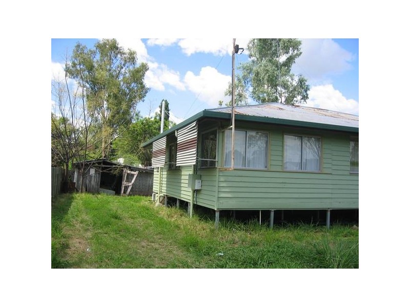 8 Seventh Avenue, Theodore QLD 4719