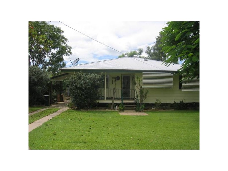 4 McDowell St, Moura QLD 4718