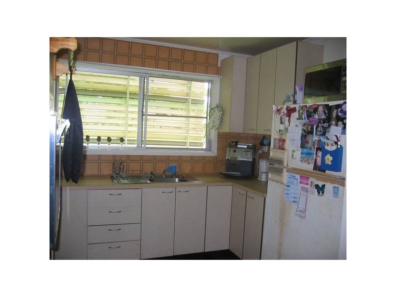 4 McDowell St, Moura QLD 4718