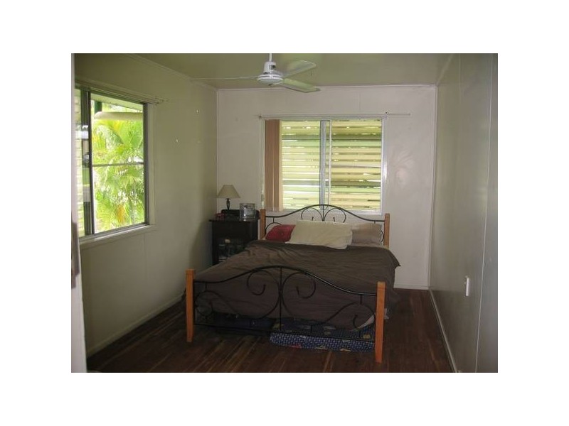 4 McDowell St, Moura QLD 4718