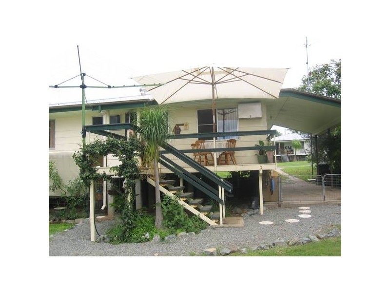 4 McDowell St, Moura QLD 4718