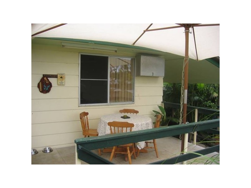 4 McDowell St, Moura QLD 4718