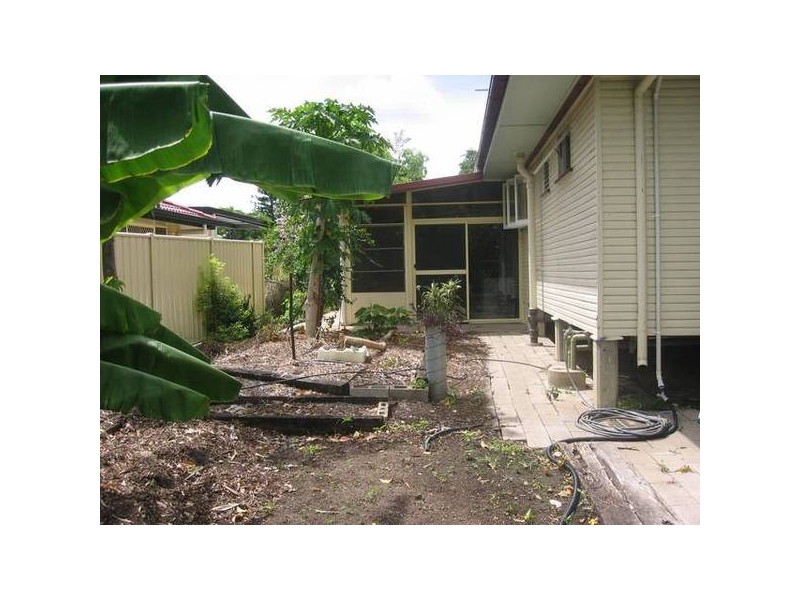 3 Hewitt Street, Moura QLD 4718