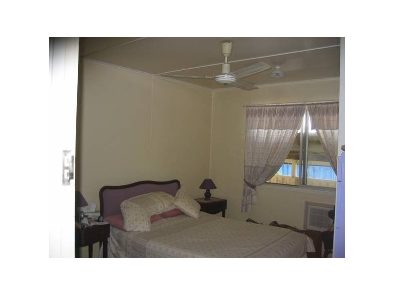 55 Davey Street, Moura QLD 4718