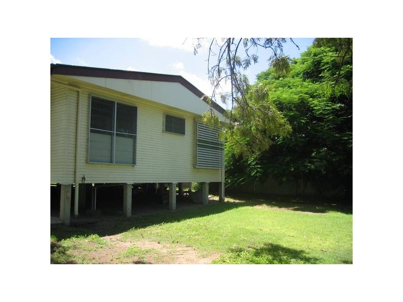 55 Davey Street, Moura QLD 4718