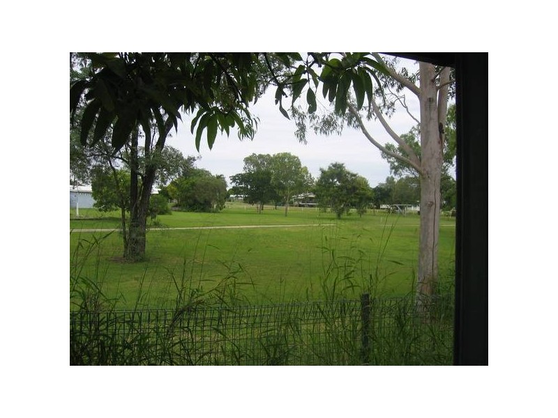 3 Shirley street, Moura QLD 4718