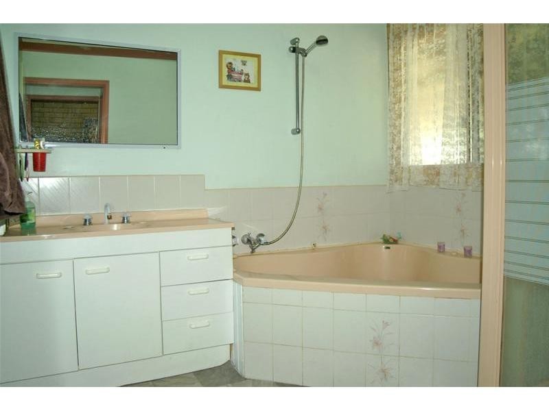 18 Blanches Road, Thangool QLD 4716
