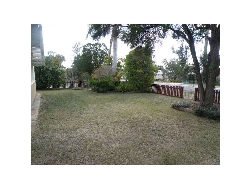 30 Collins Street, Biloela QLD 4715