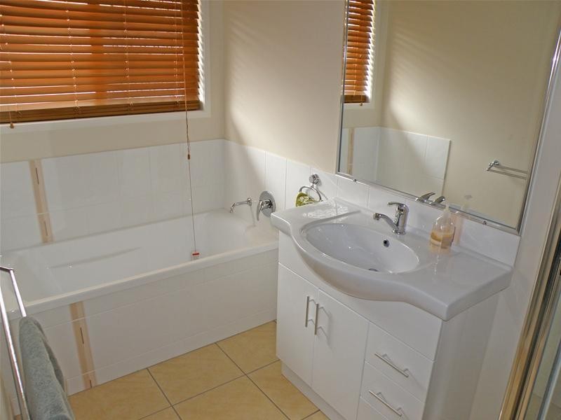 60 29 Paroz Crescent, Biloela QLD 4715