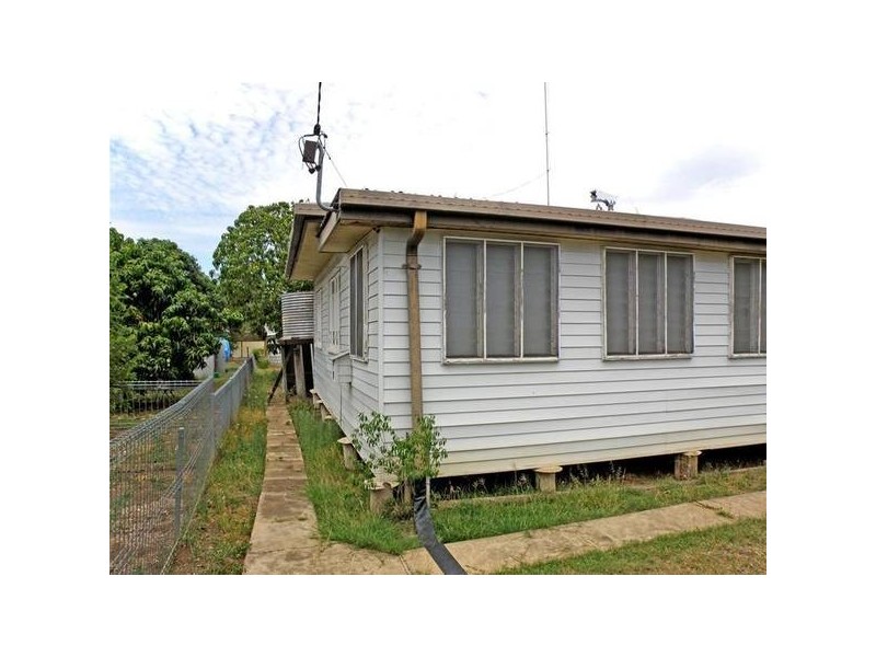 158 Kariboe Street, Biloela QLD 4715