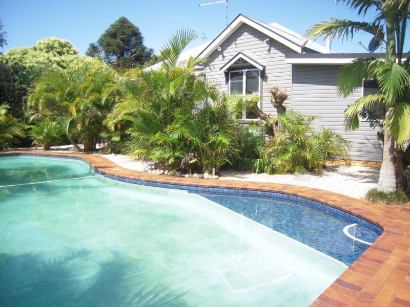 402 Cowlong Rd, Mcleans Ridges NSW 2480
