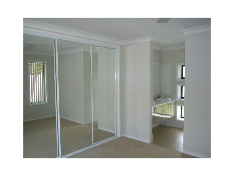 2/30a Smiths Lane, Wollongbar NSW 2477